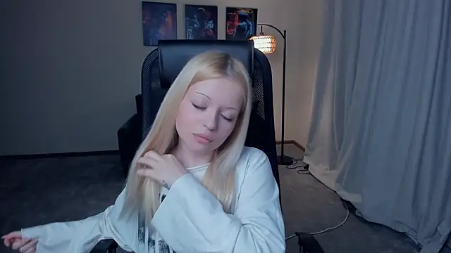 Snapshot of LiliInyart chatting on March 5, 2026, 2:13 pm LiliInyart online show from March 5, 2026, 2:13 pm