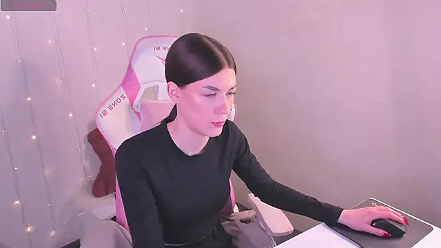 LunaRossaa online show from May 8, 2026, 11:54 pm