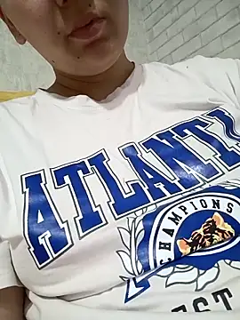 Snapshot of Emi_hot1 chatting on March 5, 2026, 12:34 pm Emi hot1 online show from March 5, 2026, 12:34 pm