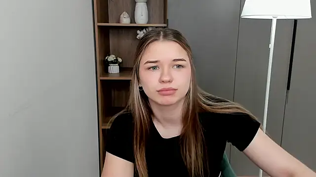 Snapshot of TonyaOgborn chatting on March 5, 2026, 6:53 am TonyaOgborn online show from March 5, 2026, 6:53 am