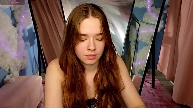 Snapshot of TiffanyVex chatting on March 5, 2026, 3:41 pm TiffanyVex online show from March 5, 2026, 3:41 pm