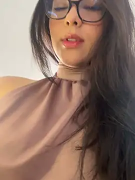 Snapshot of Cristal_Williams chatting on March 7, 2026, 1:52 pm Cristal Williams online show from March 7, 2026, 1:52 pm