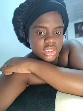 Snapshot of YourLiaa_ chatting on April 20, 2026, 7:44 am YourLiaa online show from April 20, 2026, 7:44 am