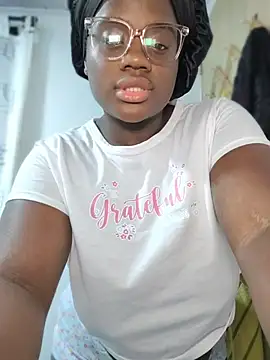 Snapshot of YourLiaa_ chatting on April 26, 2026, 7:06 am YourLiaa online show from April 26, 2026, 7:06 am