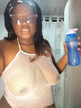 Snapshot of YourLiaa_ chatting on May 7, 2026, 4:18 am YourLiaa online show from May 7, 2026, 4:18 am