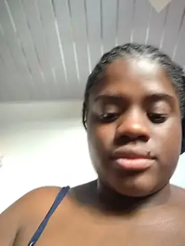 Snapshot of YourLiaa_ chatting on May 20, 2026, 8:04 pm YourLiaa online show from May 20, 2026, 8:04 pm