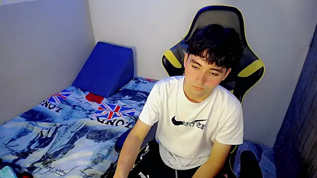 Snapshot of Luigii_ chatting on March 5, 2026, 3:02 am Luigii online show from March 5, 2026, 3:02 am