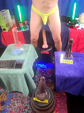 Snapshot of FantasyMan-BiWM chatting on April 8, 2026, 10:32 pm FantasyMan-BiWM online show from April 8, 2026, 10:32 pm