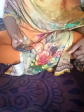 Snapshot of Umma-2 chatting on March 5, 2026, 8:32 am Umma-2 online show from March 5, 2026, 8:32 am