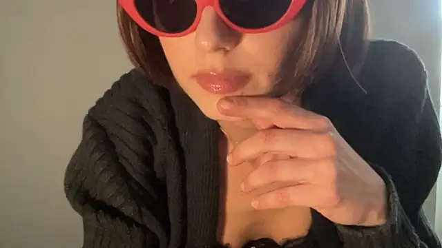 Snapshot of SlowVenomXX chatting on March 5, 2026, 2:02 pm SlowVenomXX online show from March 5, 2026, 2:02 pm