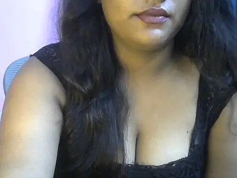 QUEEN-OF-QUEEN online show from June 19, 2026, 8:12 pm