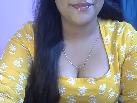 QUEEN-OF-QUEEN online show from July 8, 2026, 6:34 pm