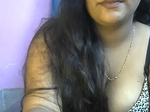 QUEEN-OF-QUEEN online show from July 13, 2026, 8:22 pm
