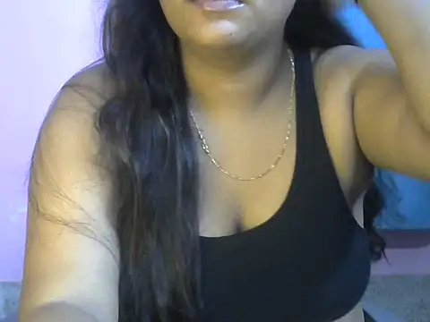 QUEEN-OF-QUEEN online show from July 19, 2026, 6:55 pm