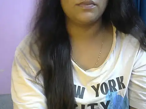 QUEEN-OF-QUEEN online show from July 29, 2026, 7:12 pm