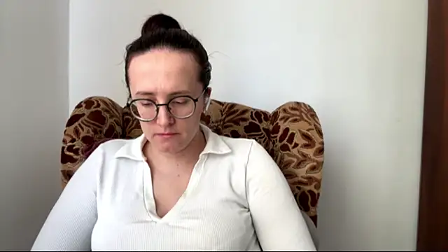 Snapshot of SofiaTease chatting on April 1, 2026, 1:23 pm SofiaTease online show from April 1, 2026, 1:23 pm