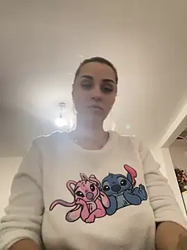 Snapshot of Giullyaxxx chatting on March 12, 2026, 4:13 pm Giullyaxxx online show from March 12, 2026, 4:13 pm