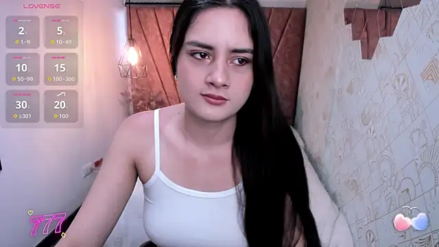 Zoe  Taylor   online show from May 18, 2026, 11:49 am