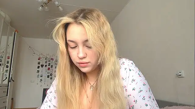 Snapshot of WonderedFlair chatting on March 6, 2026, 5:15 am WonderedFlair online show from March 6, 2026, 5:15 am