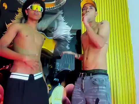 Snapshot of guys_hard_cock chatting on March 5, 2026, 9:33 pm guys hard cock online show from March 5, 2026, 9:33 pm