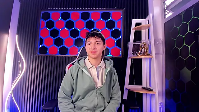 Cristopher Wild online show from June 30, 2026, 9:49 pm