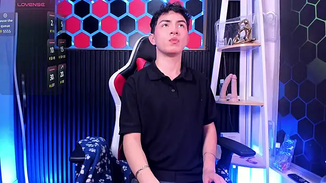 Cristopher Wild online show from July 2, 2026, 8:37 pm