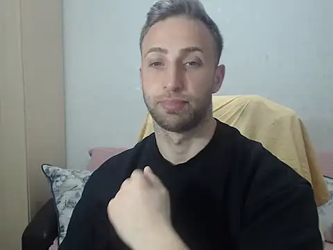 Snapshot of BlondEagleMuscle chatting on March 18, 2026, 3:48 pm BlondEagleMuscle online show from March 18, 2026, 3:48 pm