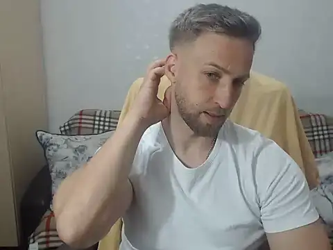 BlondEagleMuscle online show from May 31, 2026, 6:42 pm