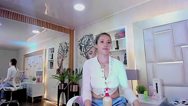 ZoeTaylorl online show from May 13, 2026, 12:13 pm