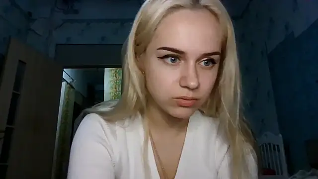 Snapshot of Barbie___girl chatting on March 12, 2026, 3:51 pm Barbie girl online show from March 12, 2026, 3:51 pm