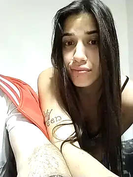 Snapshot of couplebellamora1 chatting on March 6, 2026, 10:28 pm couplebellamora1 online show from March 6, 2026, 10:28 pm