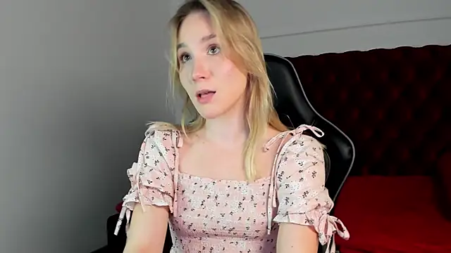 Snapshot of ElaraVoltage chatting on March 17, 2026, 11:24 am ElaraVoltage online show from March 17, 2026, 11:24 am