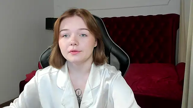 ElinaVale online show from July 6, 2026, 5:04 am