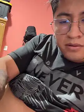 Snapshot of GoldenM95 chatting on March 6, 2026, 7:21 pm GoldenM95 online show from March 6, 2026, 7:21 pm