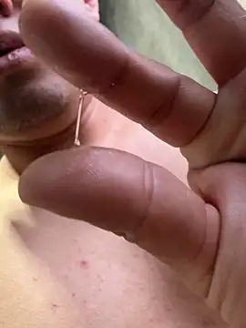 Snapshot of GoldenM95 chatting on March 10, 2026, 6:35 pm GoldenM95 online show from March 10, 2026, 6:35 pm