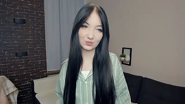 Snapshot of KarieDeever chatting on March 7, 2026, 2:25 pm KarieDeever online show from March 7, 2026, 2:25 pm