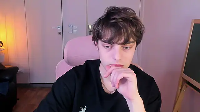 Snapshot of MaxVibee chatting on March 7, 2026, 6:38 pm MaxVibee online show from March 7, 2026, 6:38 pm