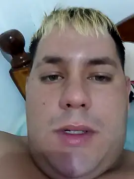 Snapshot of Tupapaciito chatting on March 6, 2026, 11:23 pm Tupapaciito online show from March 6, 2026, 11:23 pm