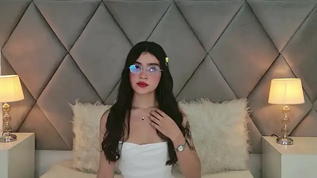 OliviaDiaz online show from June 18, 2026, 8:13 pm