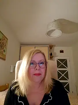 Snapshot of JanieLight53 chatting on March 24, 2026, 4:56 pm JanieLight53 online show from March 24, 2026, 4:56 pm