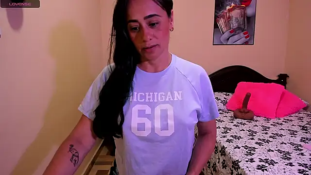 Snapshot of sara_florez12 chatting on March 25, 2026, 11:27 am sara florez12 online show from March 25, 2026, 11:27 am
