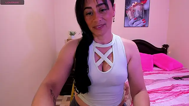Snapshot of sara_florez12 chatting on May 1, 2026, 10:53 am sara florez12 online show from May 1, 2026, 10:53 am