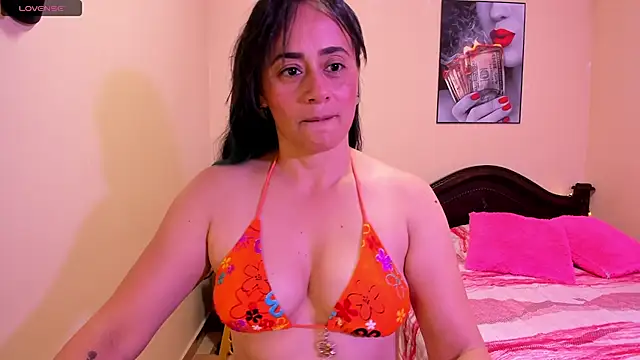 Snapshot of sara_florez12 chatting on May 4, 2026, 11:17 am sara florez12 online show from May 4, 2026, 11:17 am