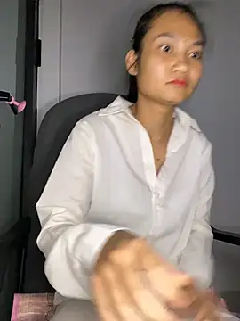 Snapshot of -Lilyn- chatting on April 4, 2026, 6:16 pm -Lilyn- online show from April 4, 2026, 6:16 pm
