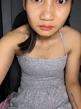 Snapshot of -Lilyn- chatting on April 23, 2026, 4:09 pm -Lilyn- online show from April 23, 2026, 4:09 pm