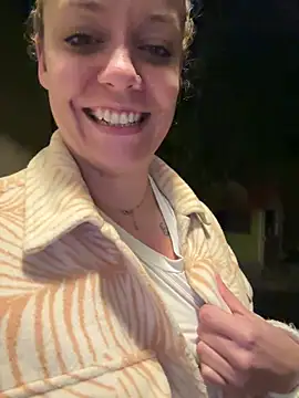 Snapshot of Nikkylapute chatting on March 10, 2026, 10:37 pm Nikkylapute online show from March 10, 2026, 10:37 pm