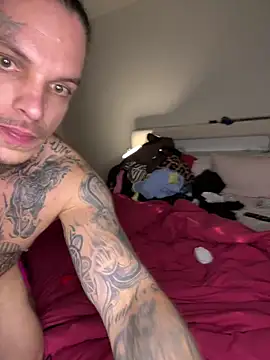 Snapshot of Magentavixen21 chatting on March 7, 2026, 2:58 pm Magentavixen21 online show from March 7, 2026, 2:58 pm