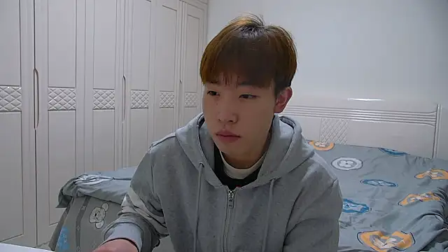 Snapshot of Similu-001 chatting on March 7, 2026, 1:08 pm Similu-001 online show from March 7, 2026, 1:08 pm