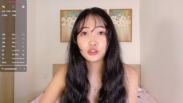 pinkyblooom online show from May 3, 2026, 8:09 am