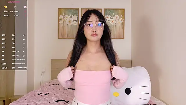pinkyblooom online show from May 19, 2026, 9:04 am